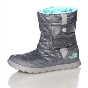 North Face Thermoball Puffer Boots w/ pocket gray /mint size 8